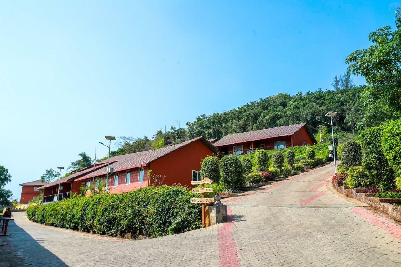 The Estate Resort , Mangalore Mudbidri Dış mekan fotoğraf